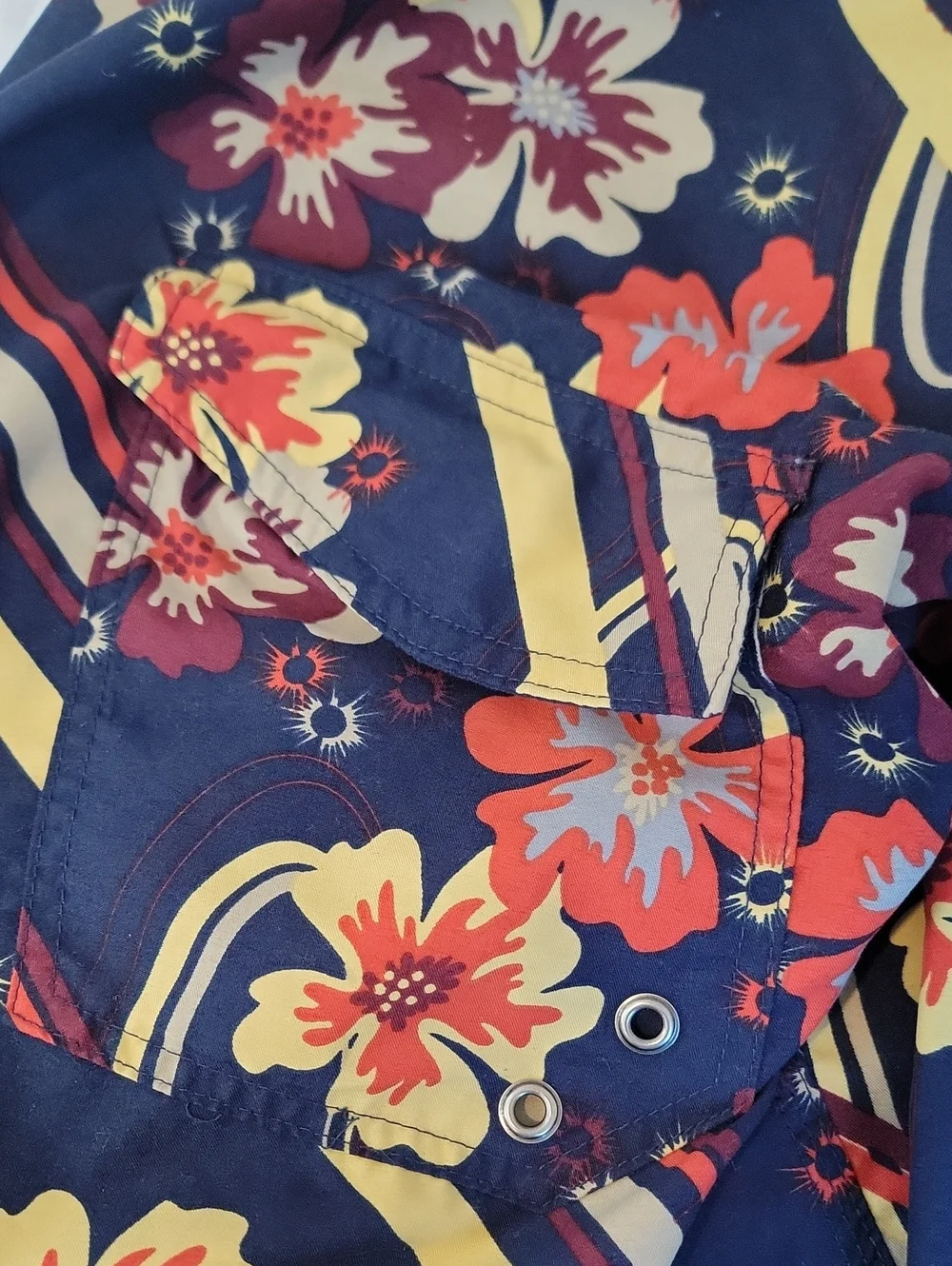 No Boundaries Navy Floral Swim Shorts Red & Yellow Accents Mens Size Waist 34